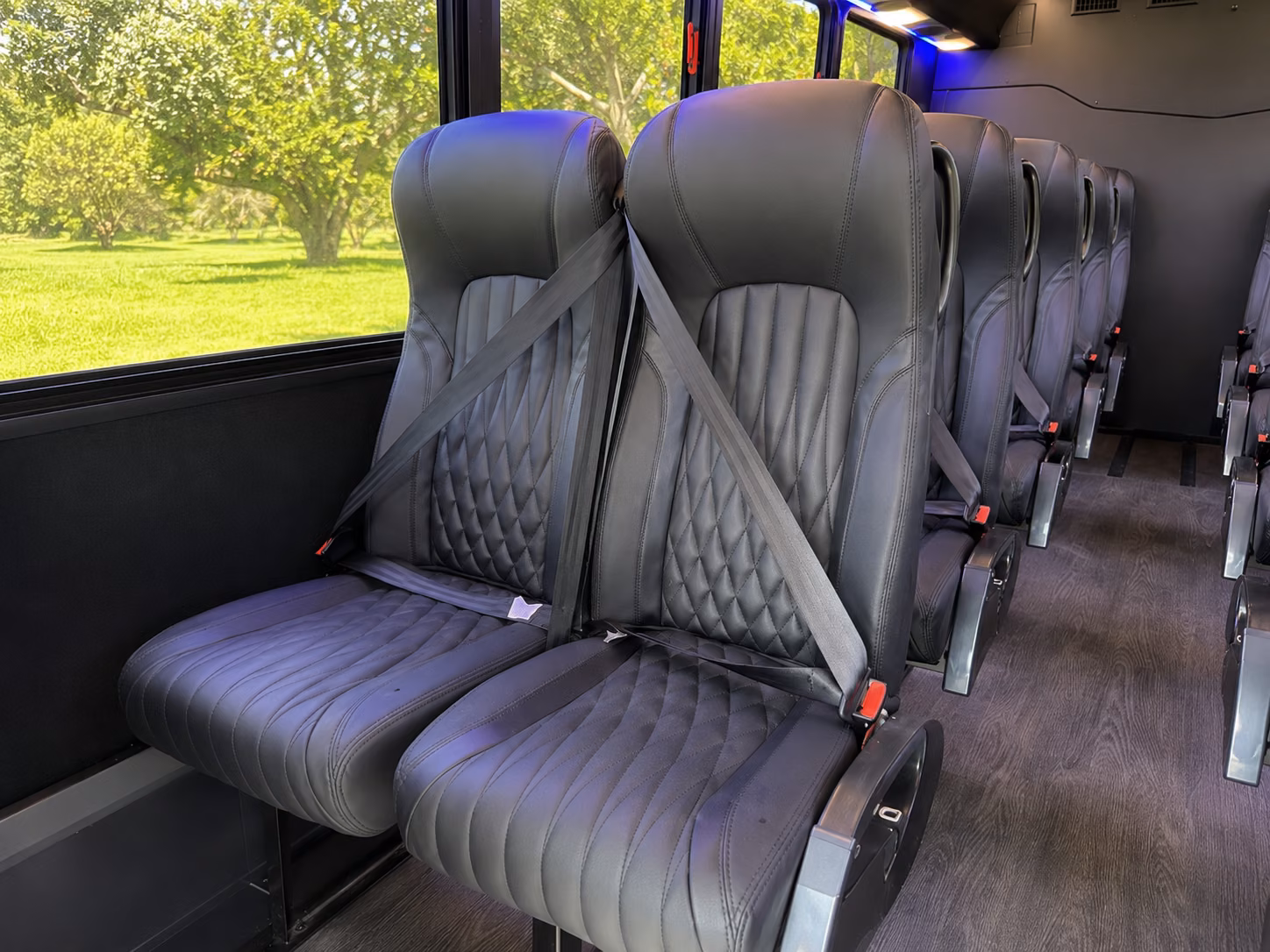 find the perfect transportation for your next airport transfer 2